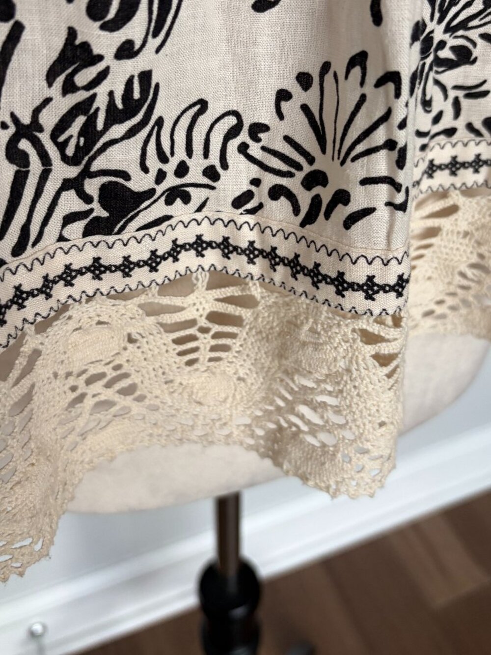 Christian Siriano Black/Cream Linen Top L - Picture 5 of 7